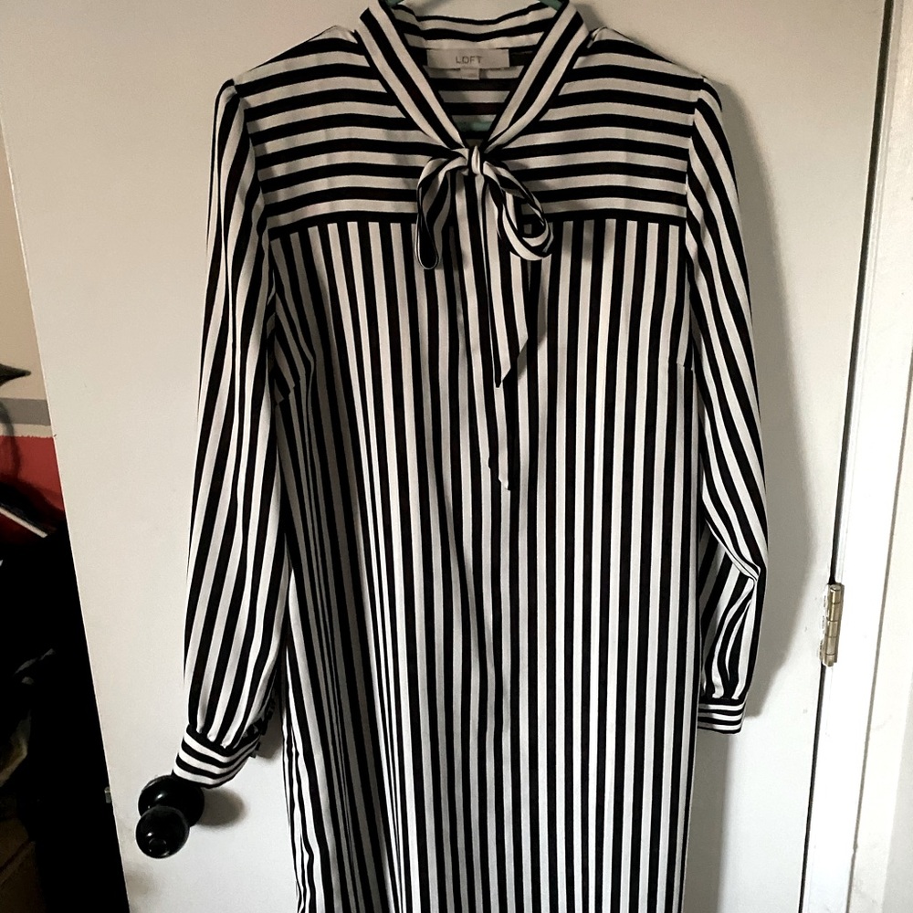 New loft dress with bow.